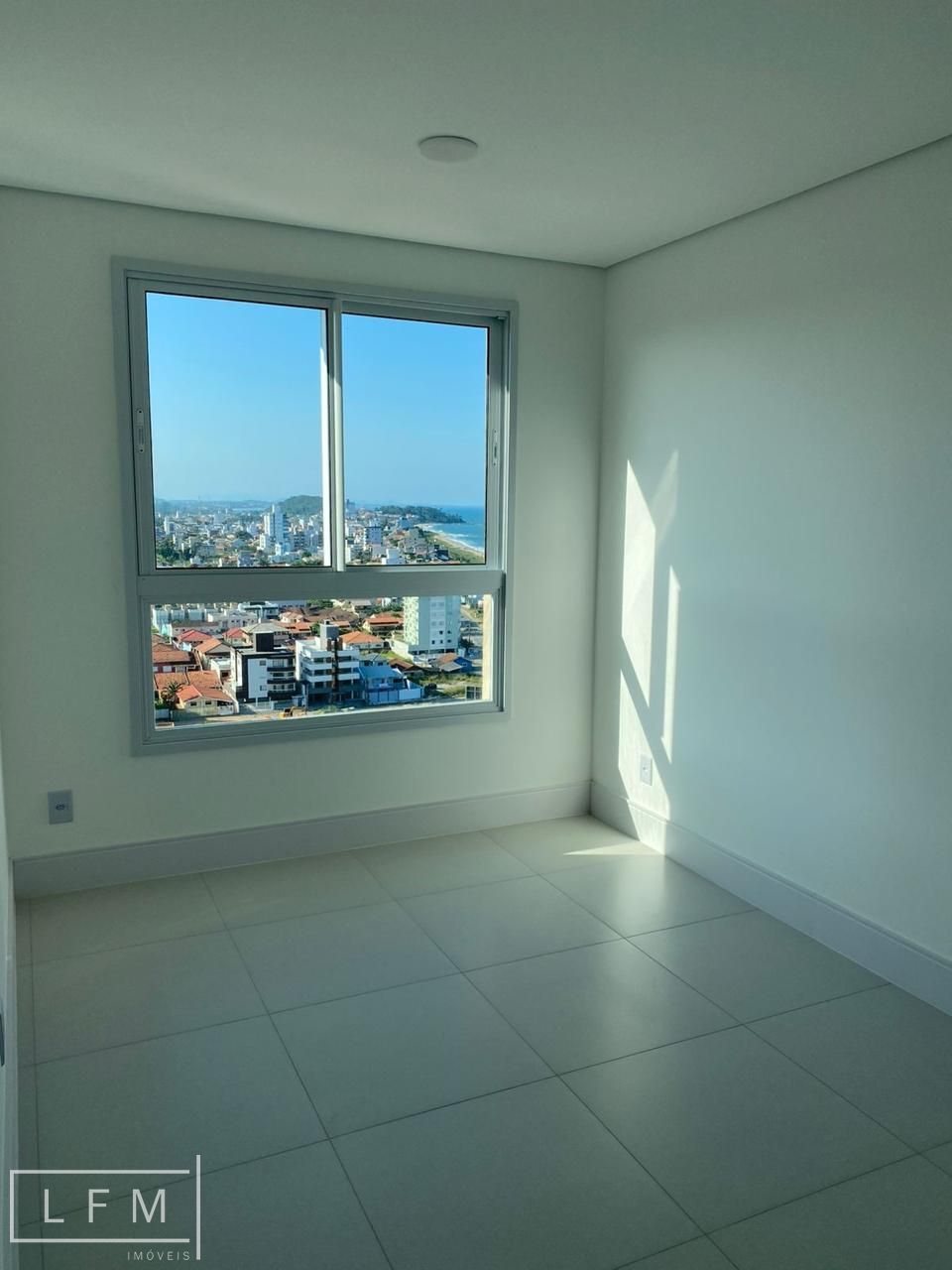 Apartamento com vista para o mar em Balneário Piçarras Sc