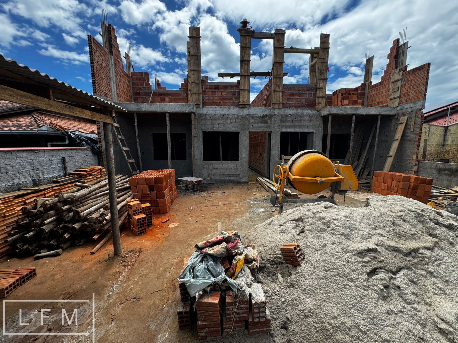 Apartamento com 2 Dormitórios à venda, 65 m² por R$ 350.000,00 Apartamento com 2 Dormitórios à venda, 65 m² por R$ 350.000,00