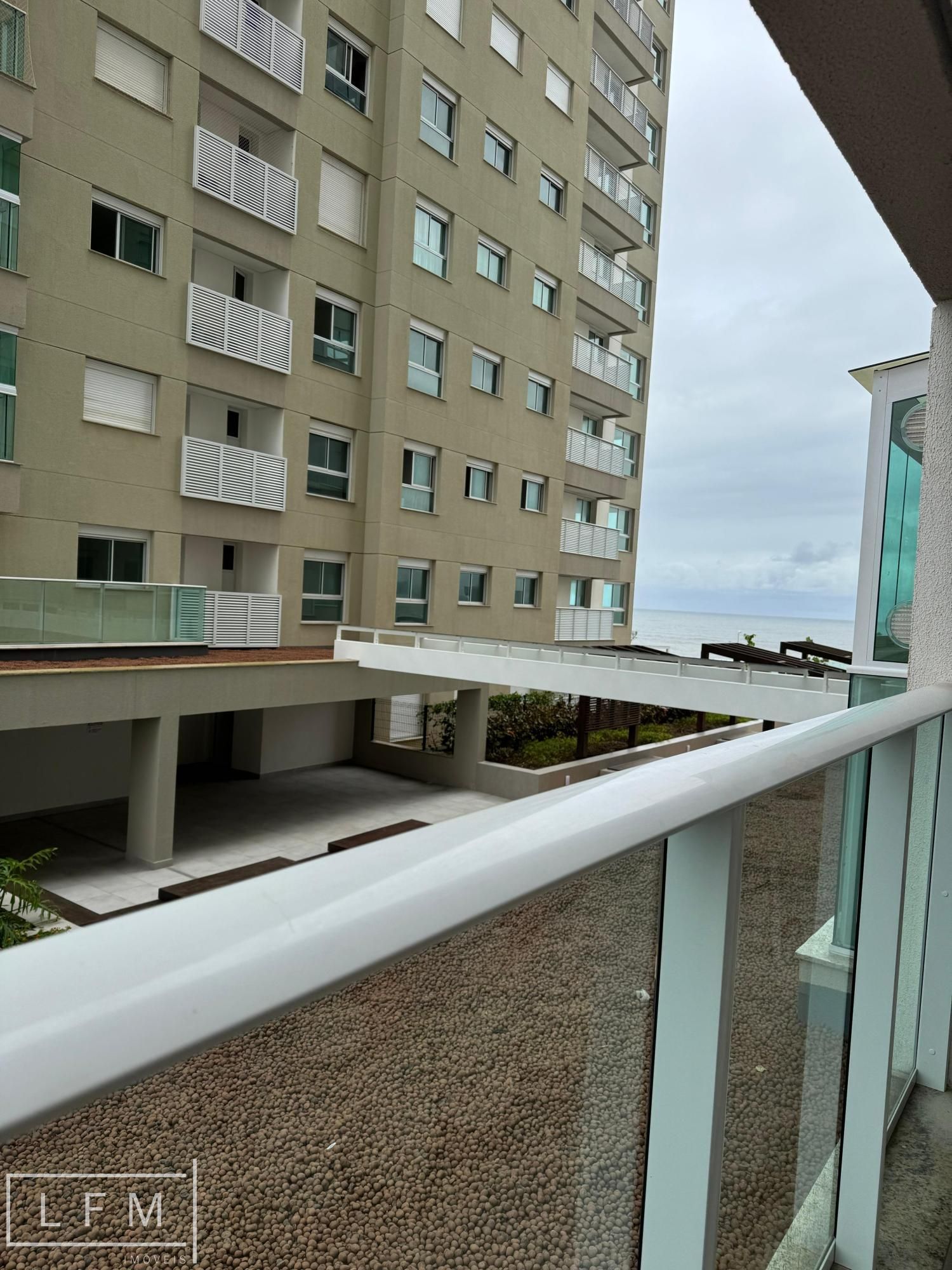 Apartamento frente em Balneário Piçarras Sc