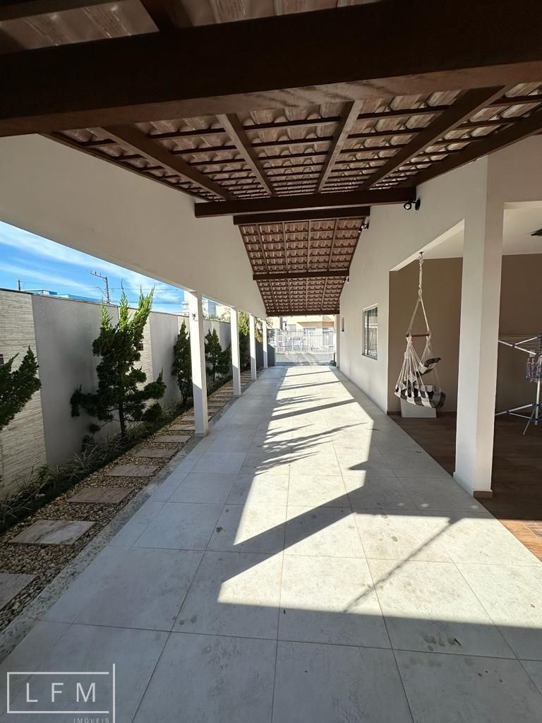 Casa com 5 Dormitórios à venda, 250 m² por R$ 1.900.000,00 Casa com 5 Dormitórios à venda, 250 m² por R$ 1.900.000,00