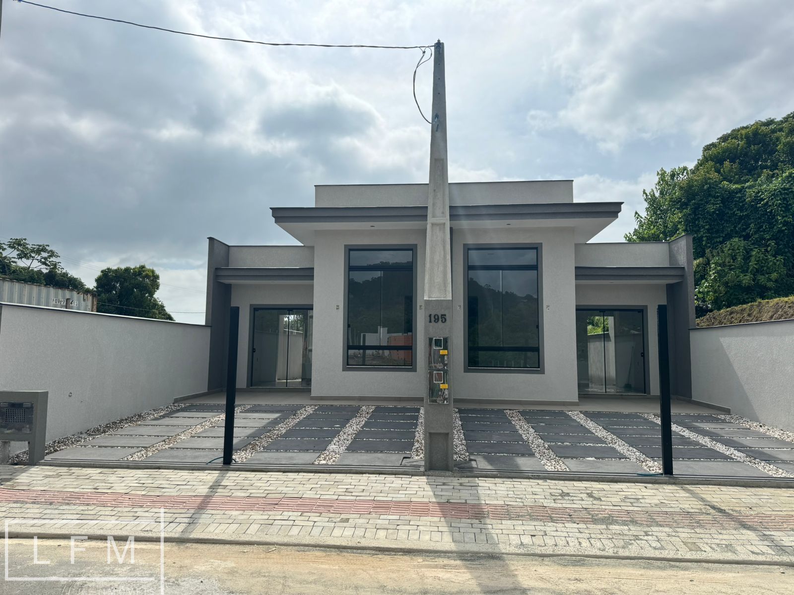 Casa à venda com 2 quartos, 72m² - Foto 1