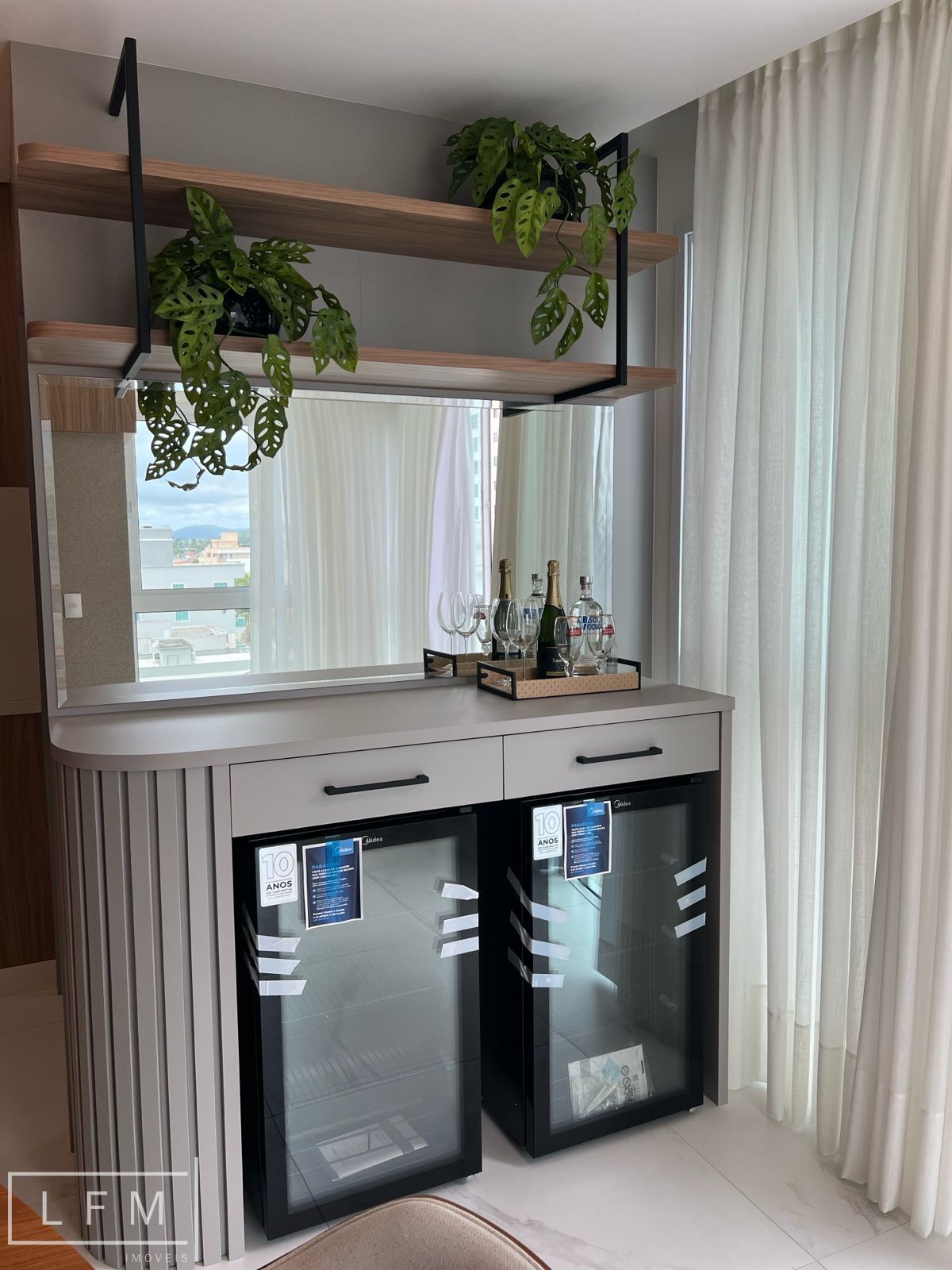 Apartamento novo mobiliado frente mar a venda