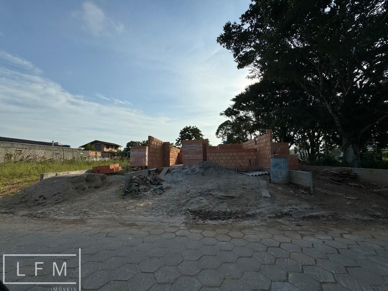 Casa à venda com 2 quartos, 70m² - Foto 3