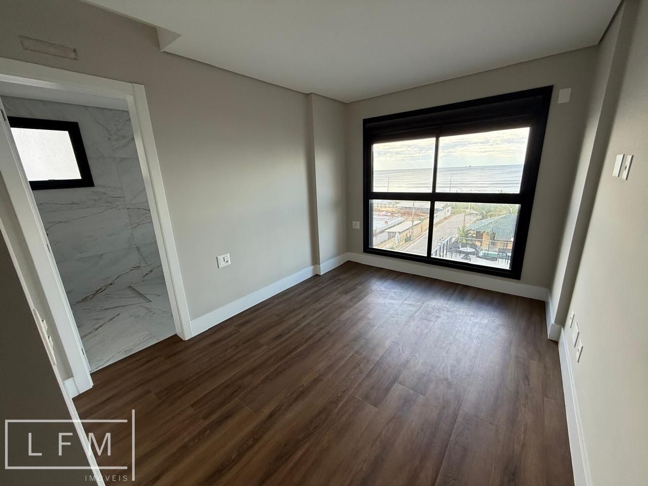 Apartamento pronto para morar frente mar em Balneário Piçarras Sc