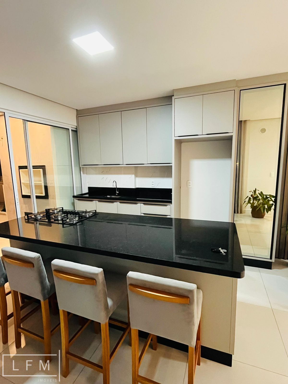 Apartamento finamente mobiliado em proximo do mar em Balneario Picarras Sc