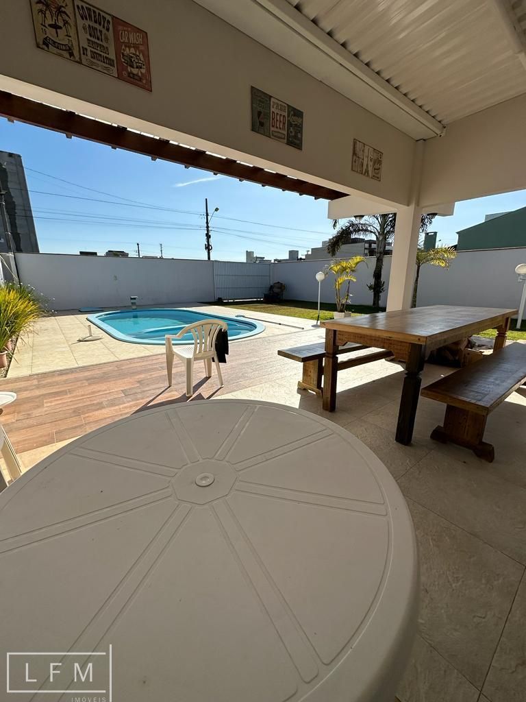 Casa com 5 Dormitórios à venda, 250 m² por R$ 1.900.000,00 Casa com 5 Dormitórios à venda, 250 m² por R$ 1.900.000,00