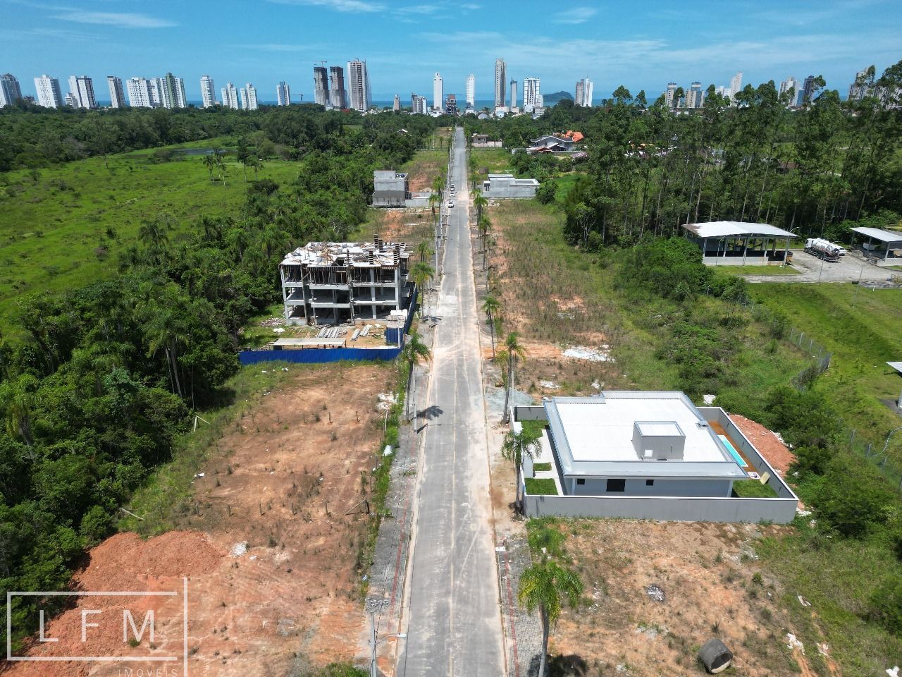 Casa à venda com 3 quartos, 200m² - Foto 4