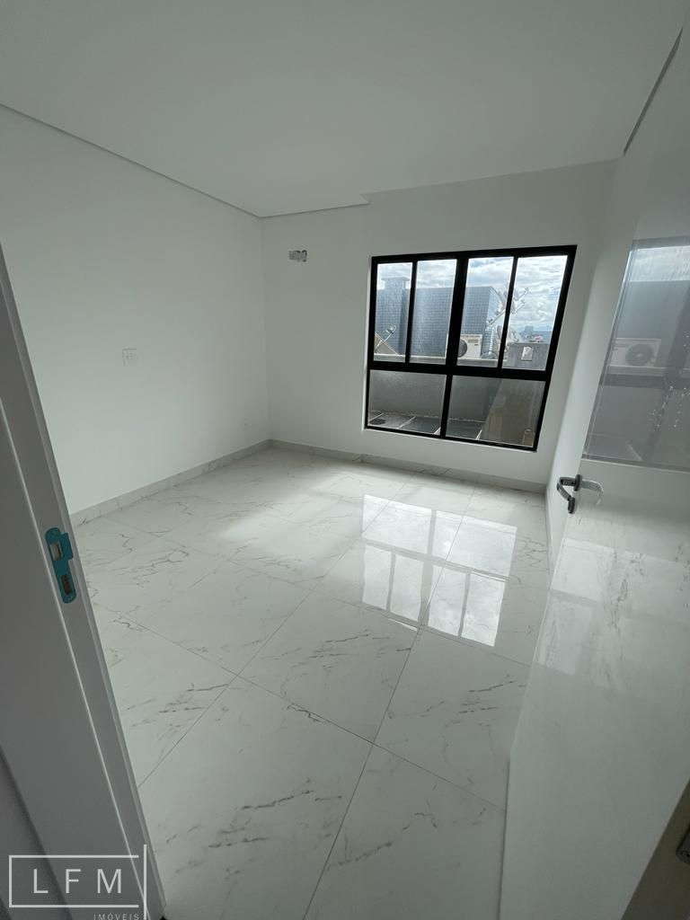 Apartamento à venda com 3 quartos, 125m² - Foto 18