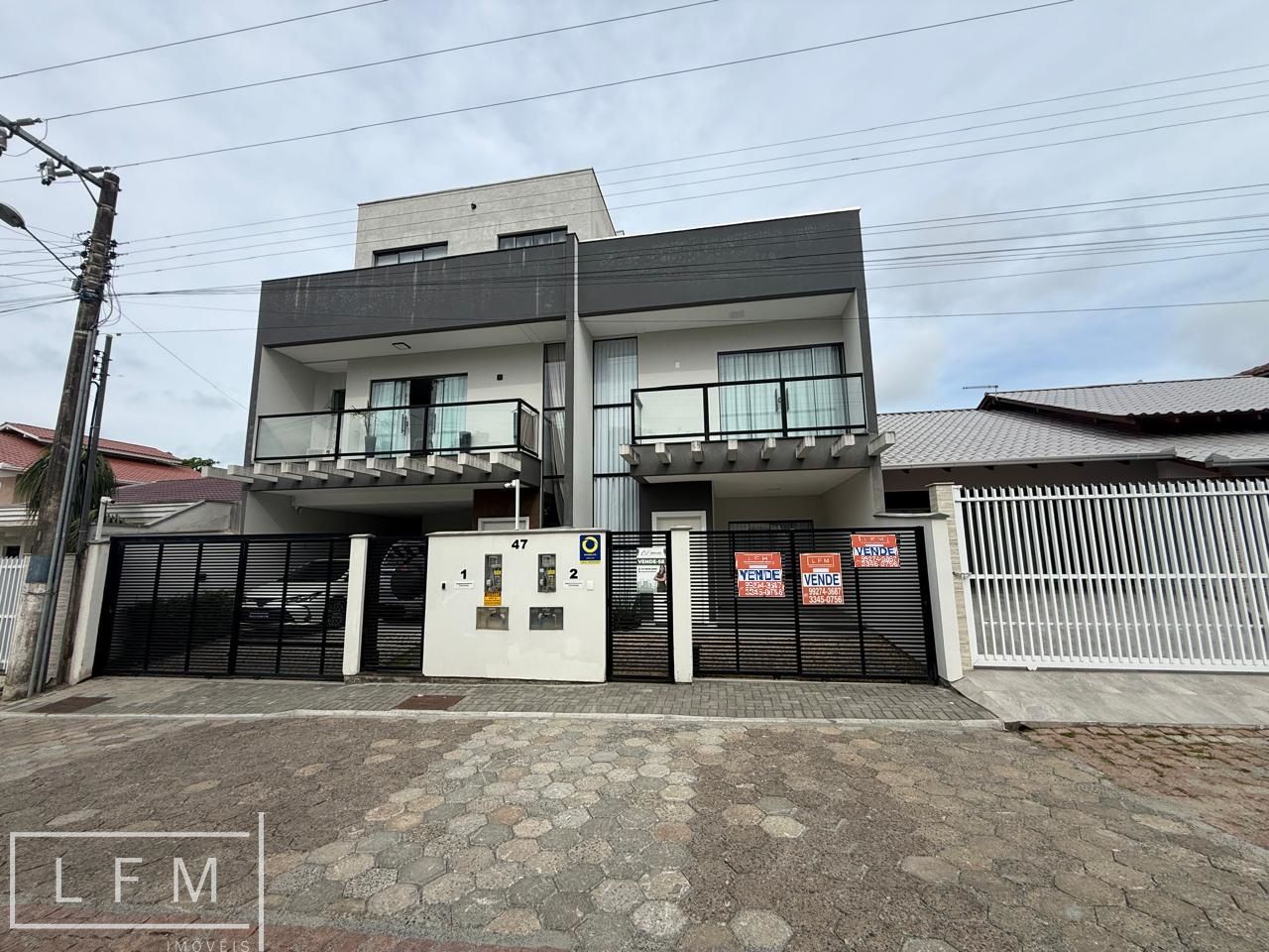 Sobrado à venda  no Armação - Penha, SC. Imóveis