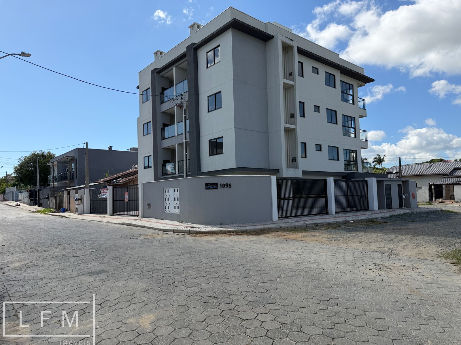 Apartamento com 2 Dormitórios à venda, 60 m² por R$ 399.000,00 Apartamento com 2 Dormitórios à venda, 60 m² por R$ 399.000,00