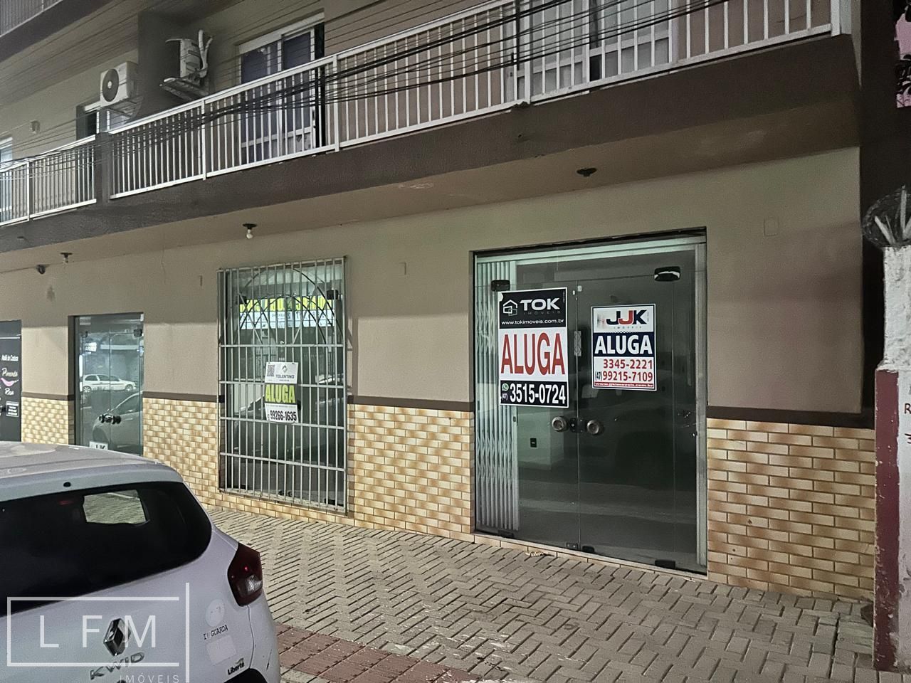 Sala comercial para alugar  no Centro - Balneário Piçarras, SC. Imóveis