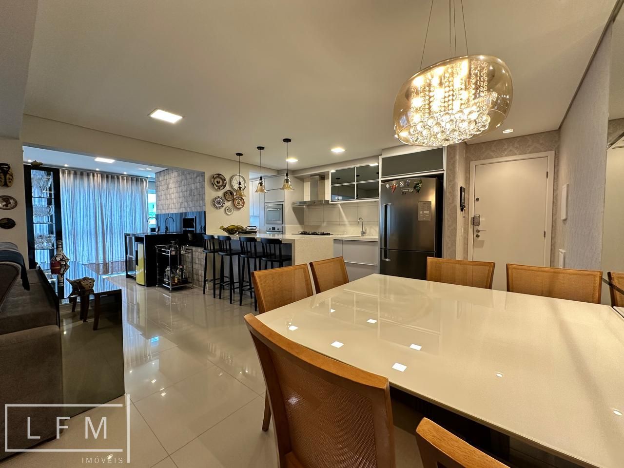 Apartamento mobiliado em home club