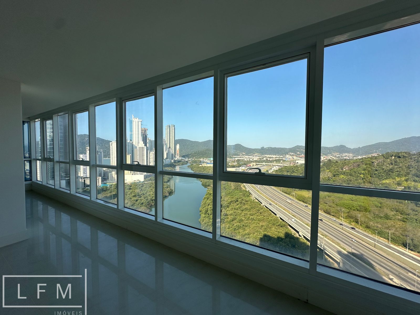 Apartamento à venda com 4 quartos, 220m² - Foto 17