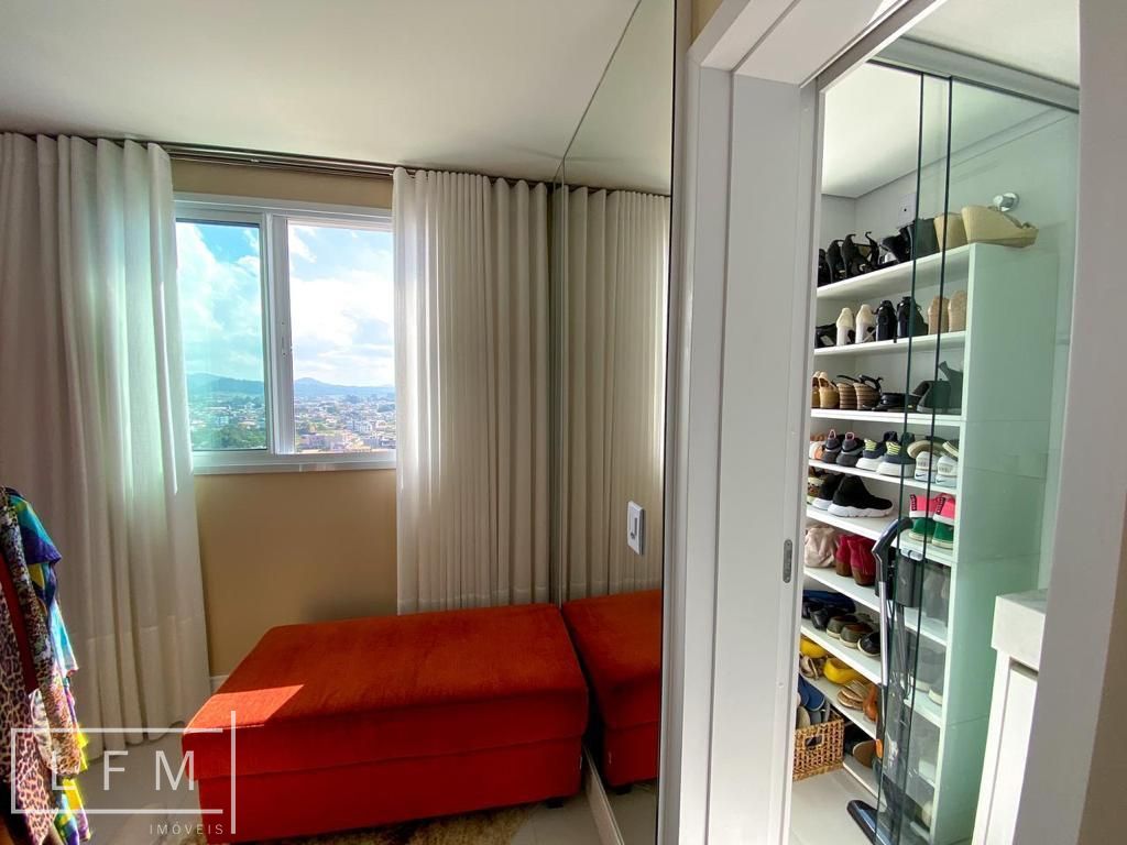 Apartamento tres suite todo mobiliado em Balneário Piçarras Sc