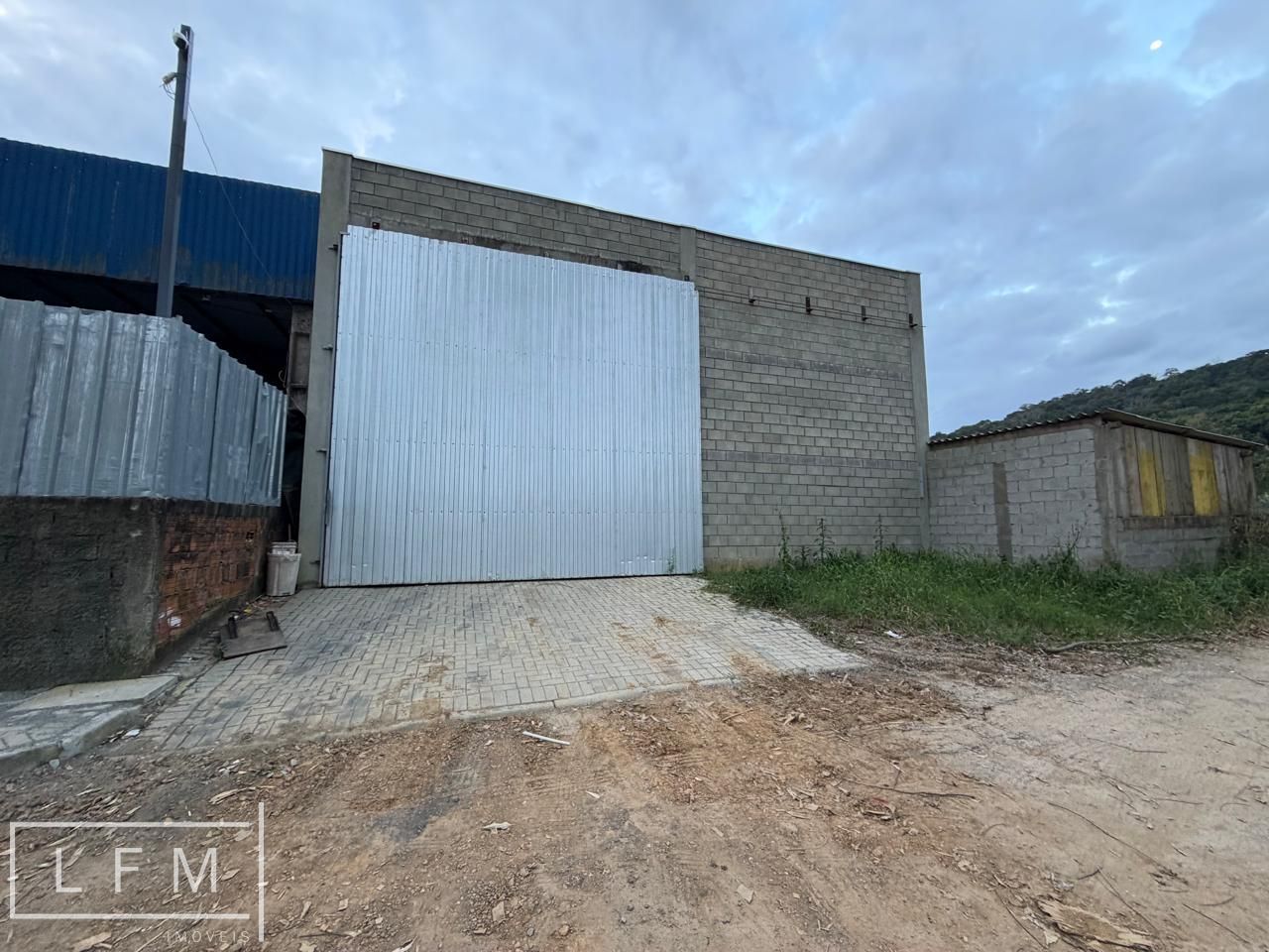 Depósito-Galpão, 337 m² - Foto 1