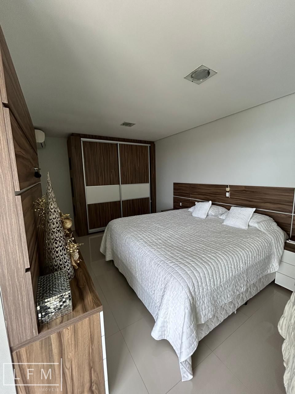 Apartamento mobiliado frente mar a venda em Balneário Piçarras Sc