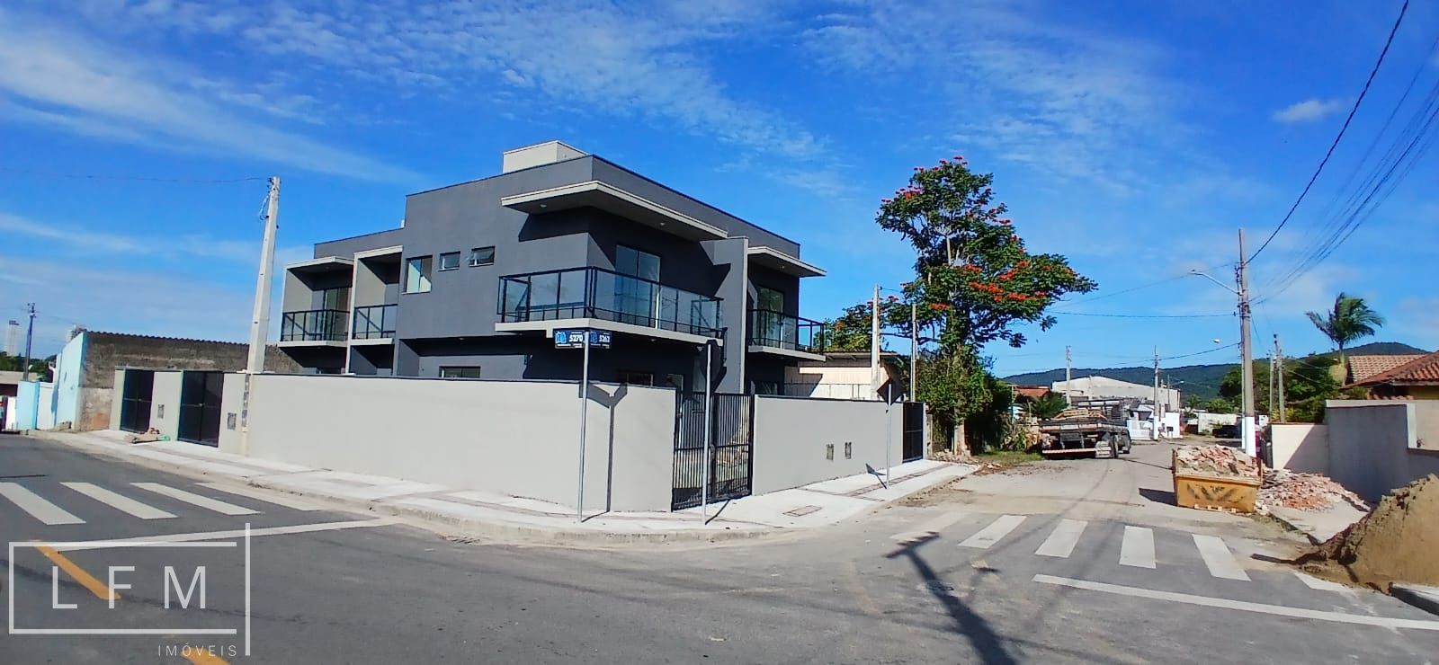 Sobrado geminado pronto para morar em Balneário Piçarras Sc