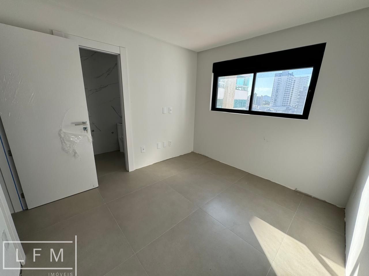 Apartamento à venda com 3 quartos, 134m² - Foto 19