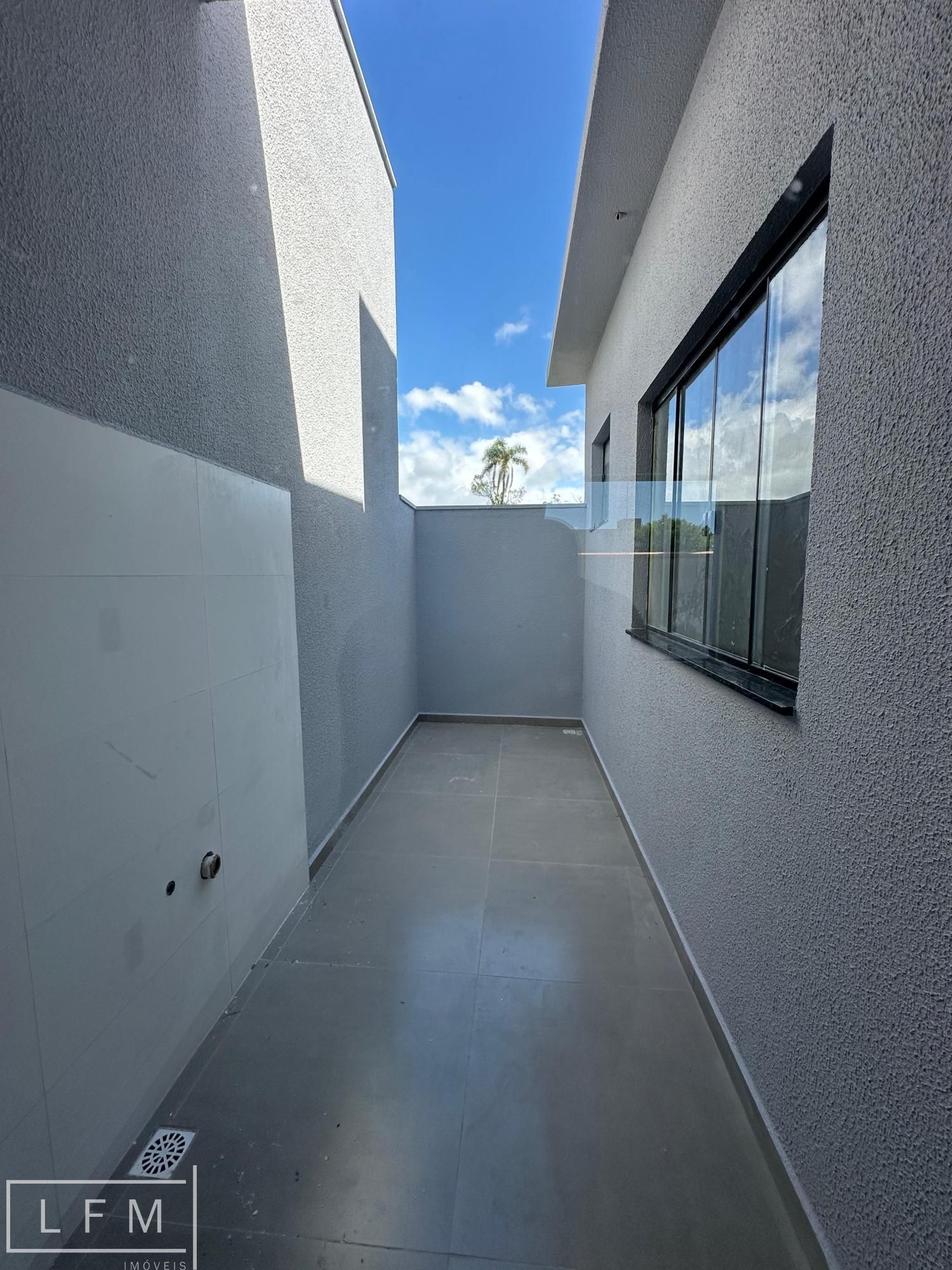 Casa com 2 Dormitórios à venda, 52 m² por R$ 310.000,00 Casa com 2 Dormitórios à venda, 52 m² por R$ 310.000,00