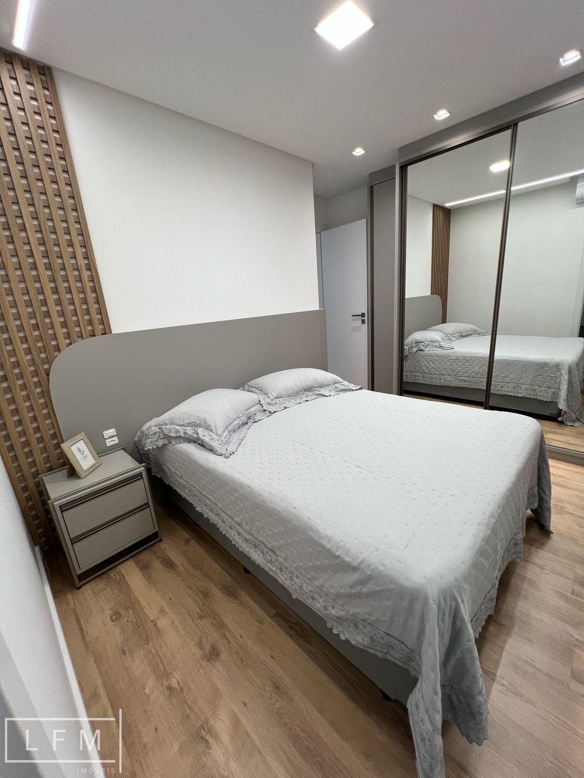 Apartamento novo mobiliado frente mar a venda