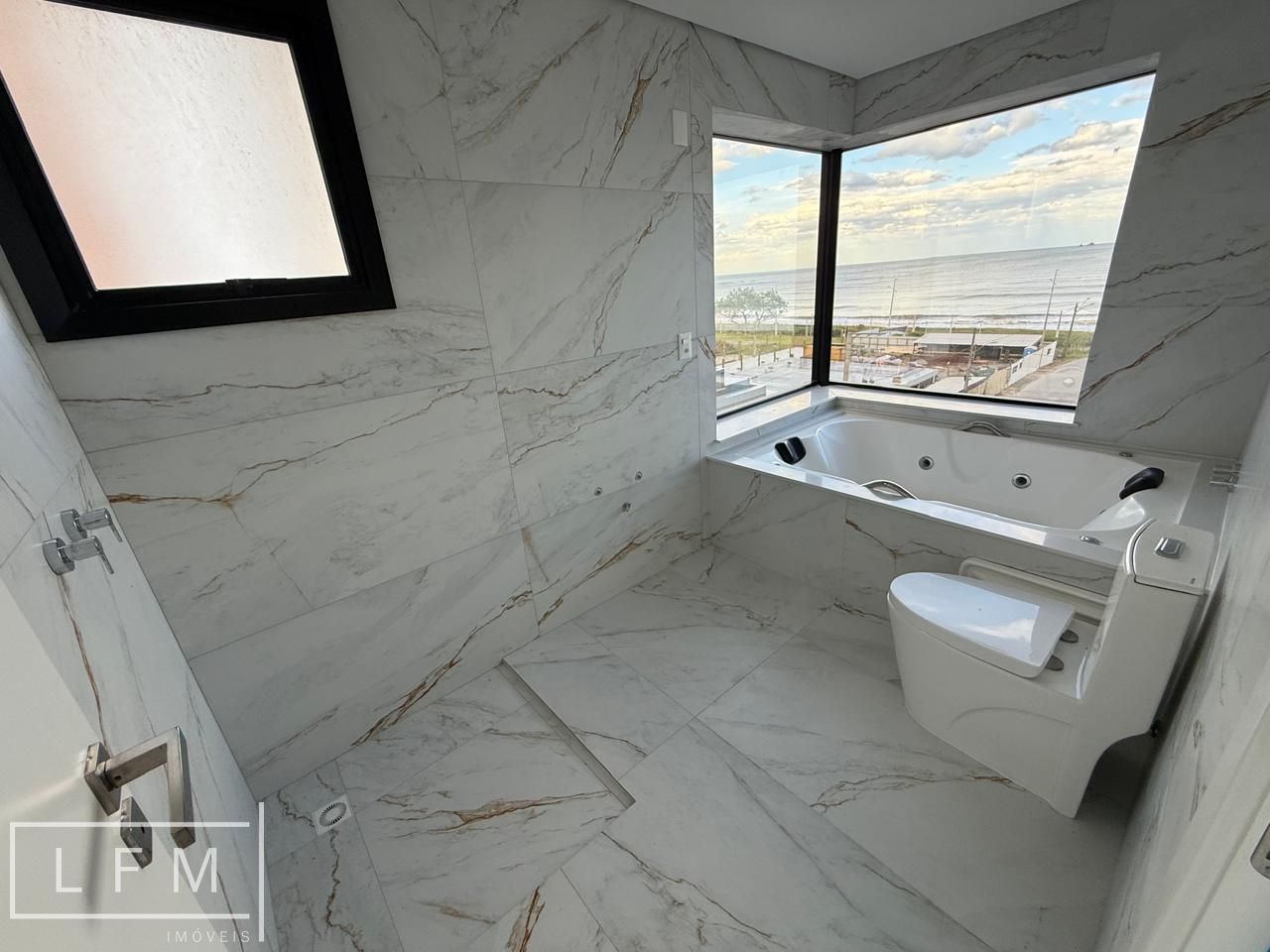 Apartamento pronto para morar frente mar em Balneário Piçarras Sc