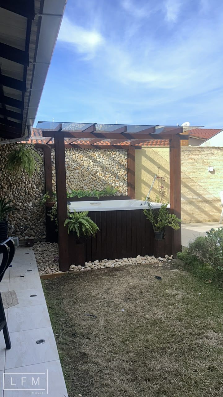Sobrado mobiliado com piscina e acabamento de alto padrao Barra Velha Sc