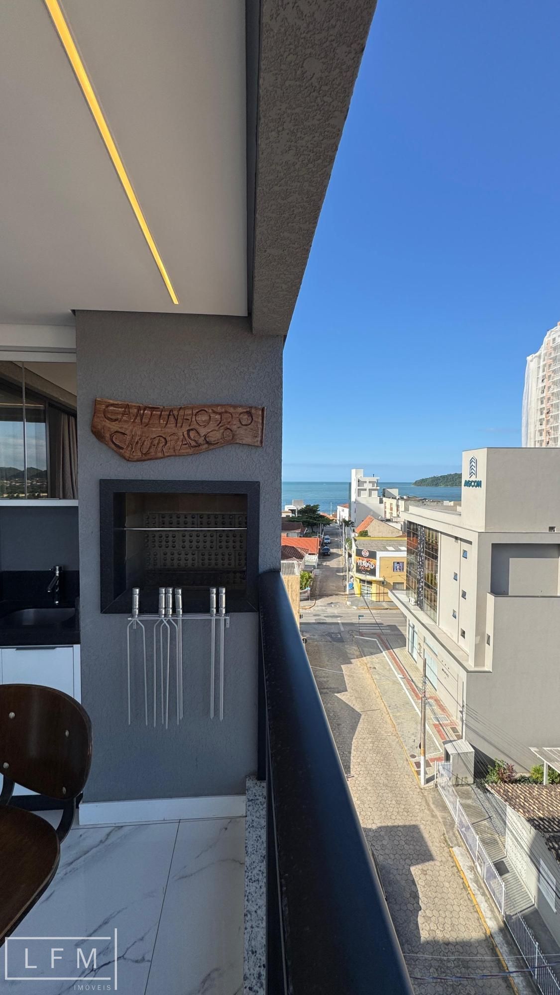 Apartamento novo no centro de balneário piçarras