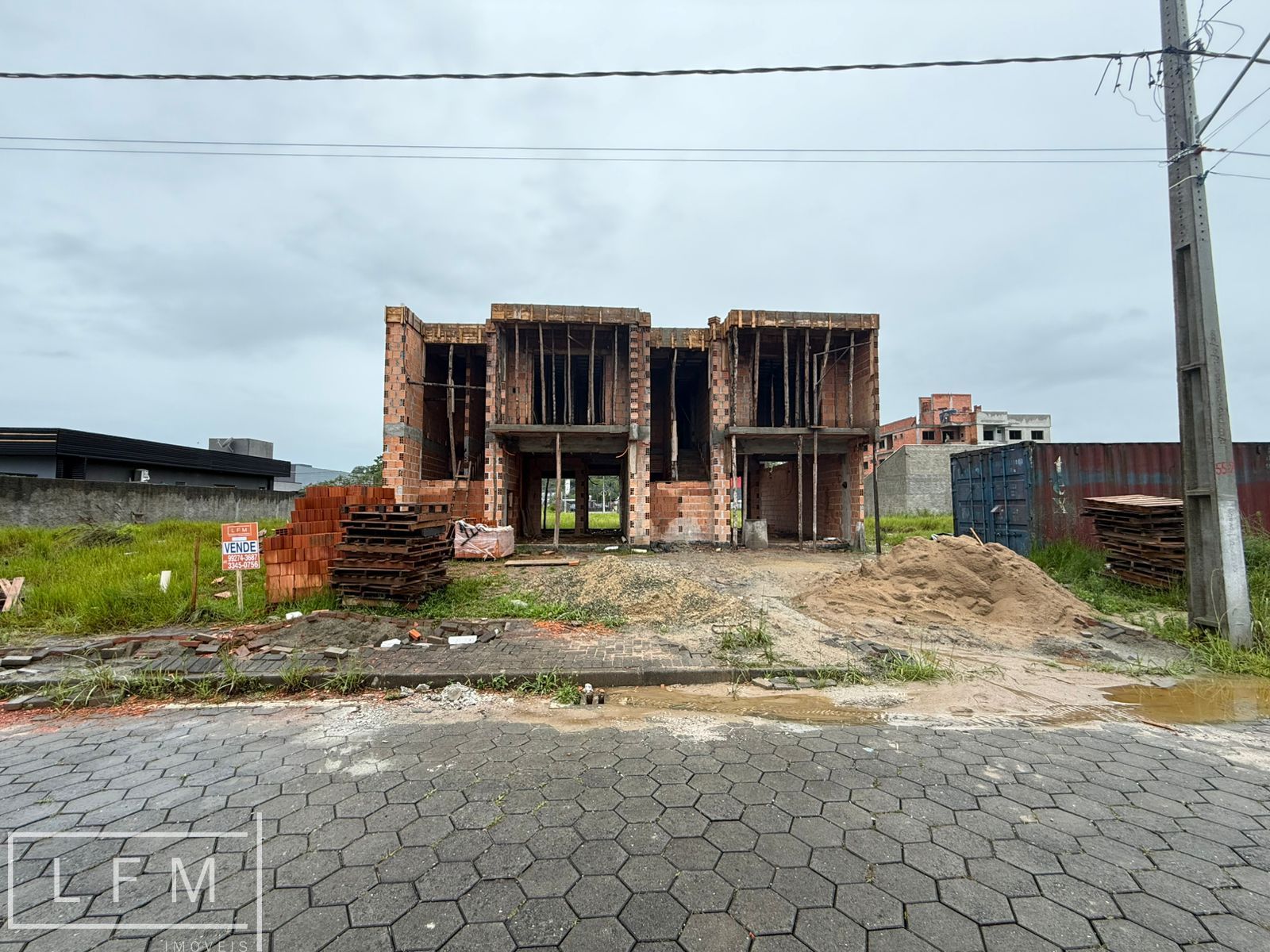 Sobrado à venda com 3 quartos, 125m² - Foto 1