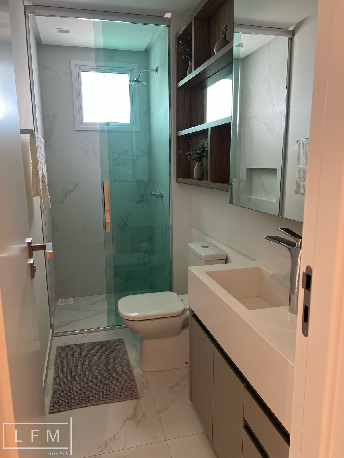 Apartamento novo mobiliado frente mar a venda