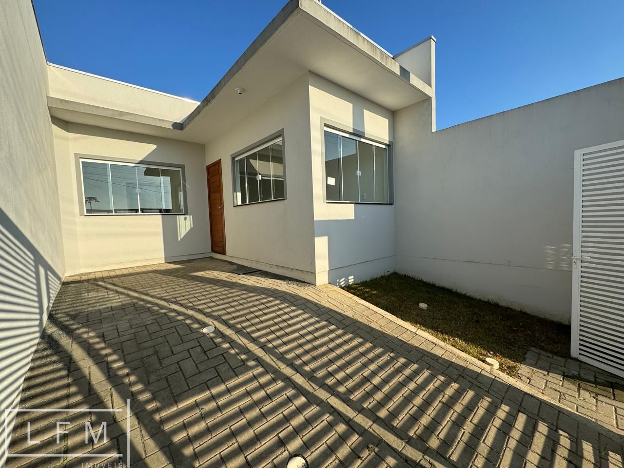 Casa à venda com 2 quartos, 65m² - Foto 1