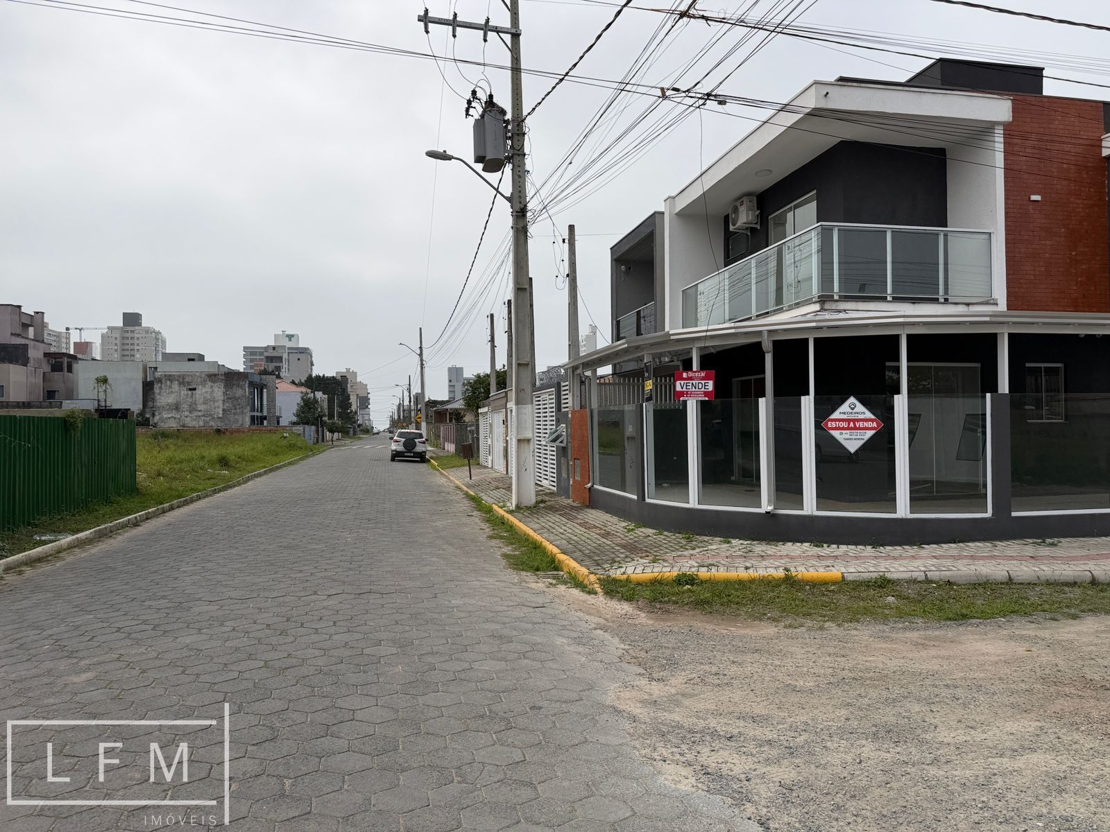 Casa geminada de esquina em Balneário Piçarras Sc