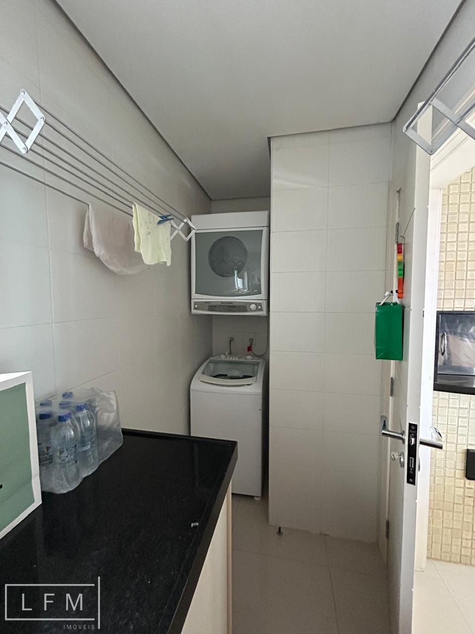 Apartamento mobiliado frente mar a venda em Balneário Piçarras Sc
