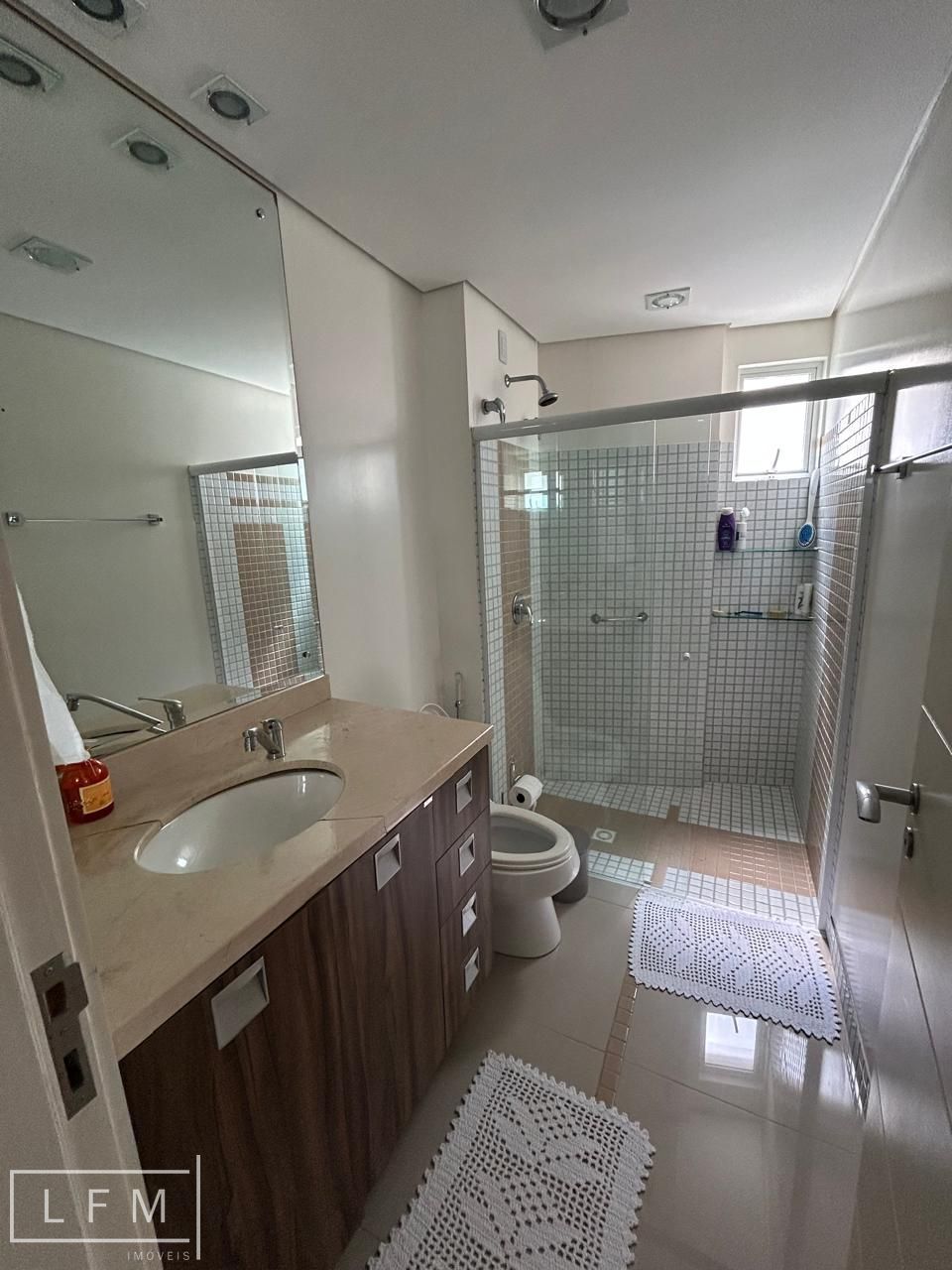 Apartamento mobiliado frente mar a venda em Balneário Piçarras Sc