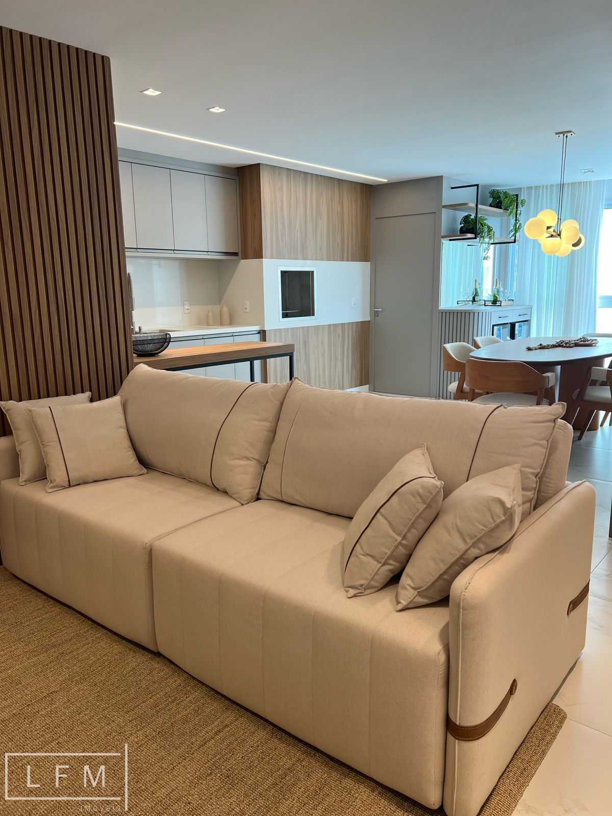 Apartamento novo mobiliado frente mar a venda