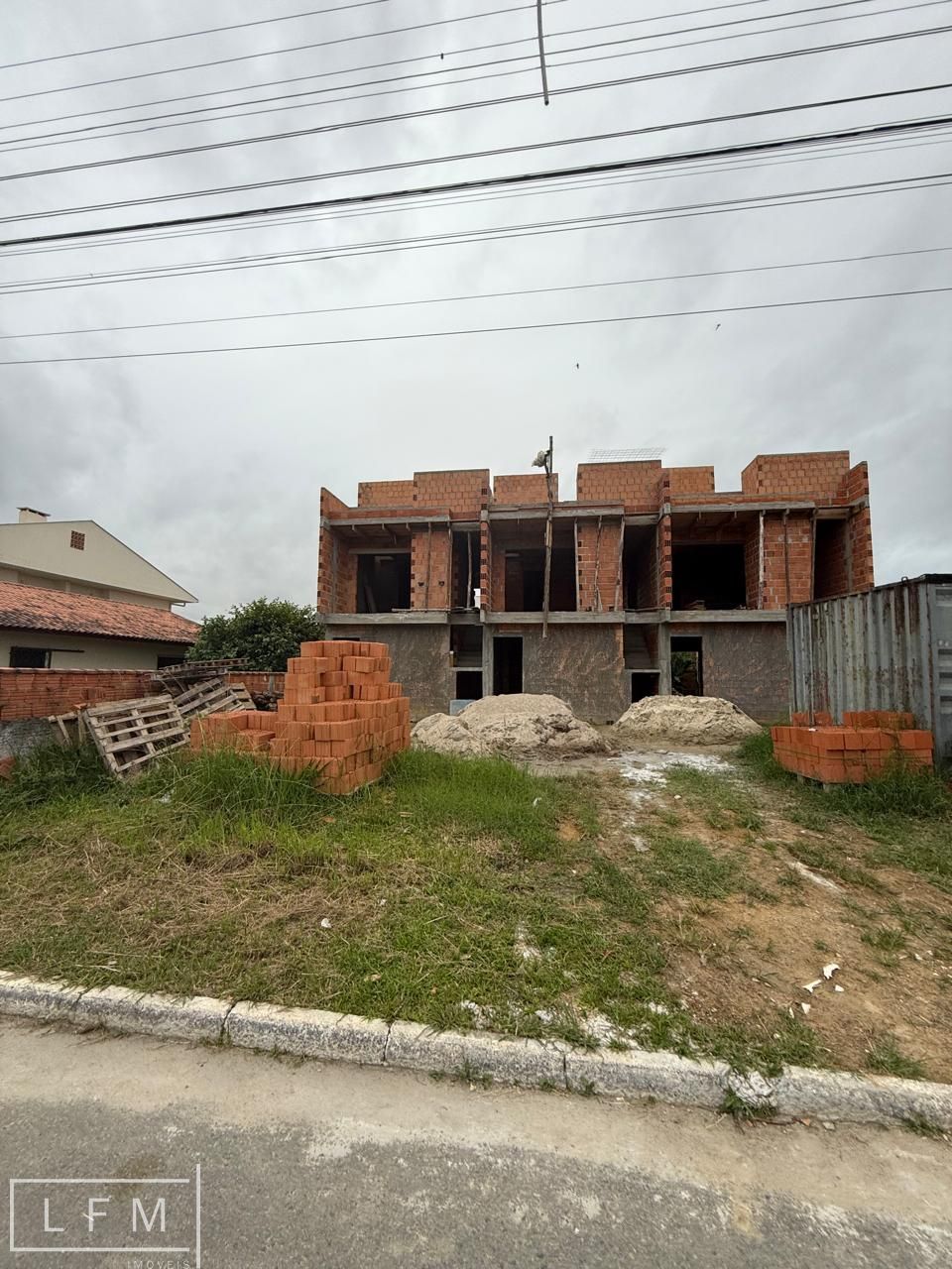 Sobrado à venda  no Nossa Senhor da Paz - Balneário Piçarras, SC. Imóveis