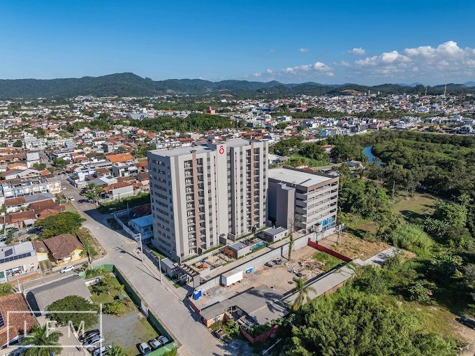 Apartamento à venda  no Centro - Balneário Piçarras, SC. Imóveis