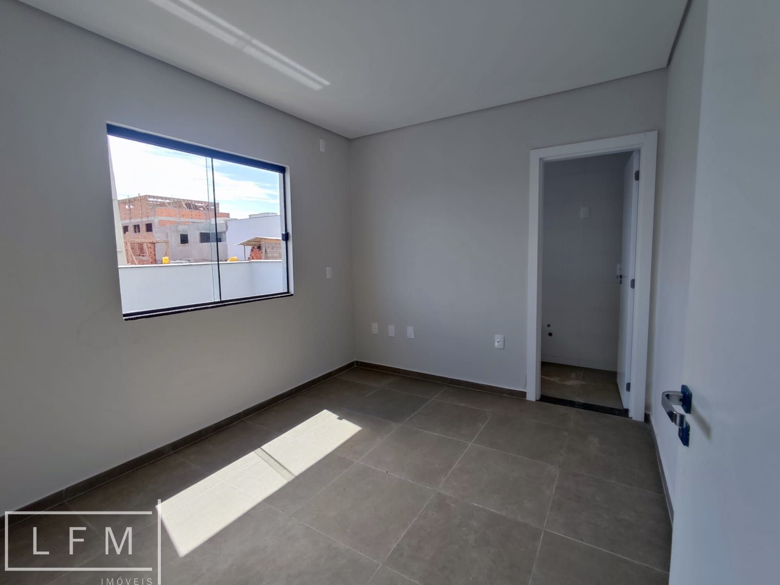 Casa à venda com 2 quartos, 55m² - Foto 12