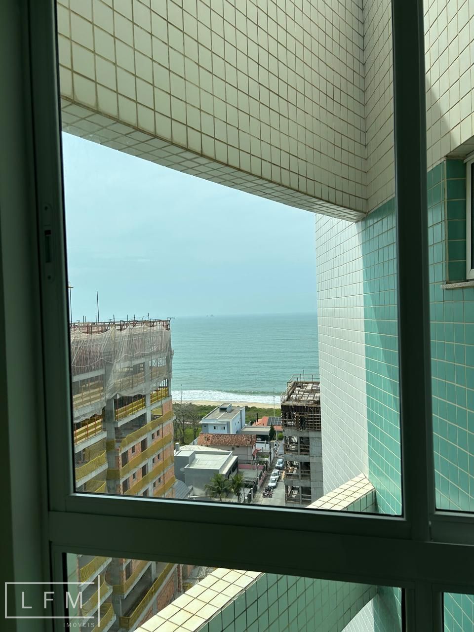 Apartamento mobiliado frente mar a venda em Balneário Piçarras Sc