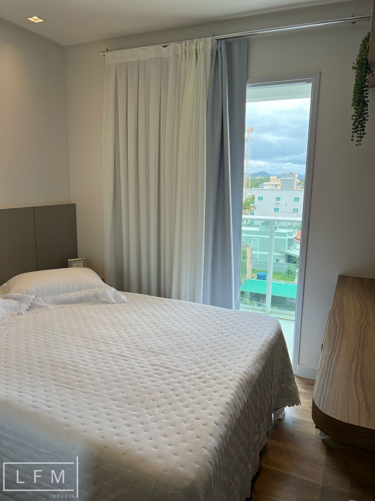 Apartamento novo mobiliado frente mar a venda