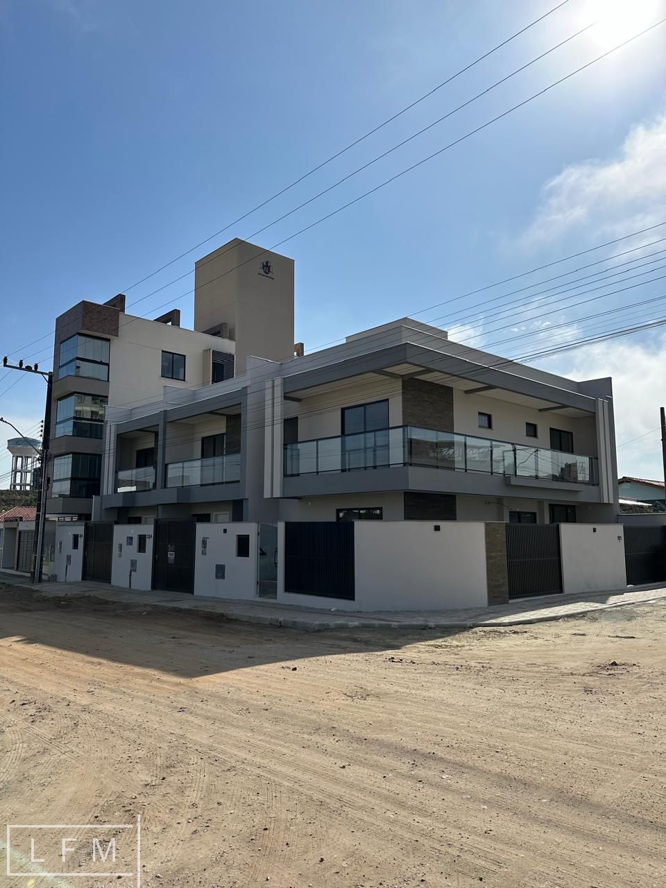 Sobrado à venda  no Itacolomi - Balneário Piçarras, SC. Imóveis