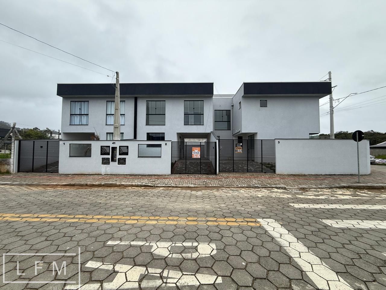 Sobrado à venda  no Gaivotas - Balneário Piçarras, SC. Imóveis