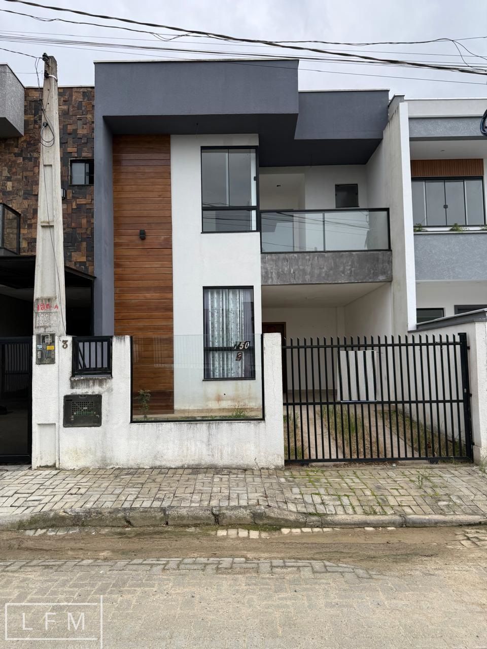 Sobrado à venda com 3 quartos, 98m² - Foto 1