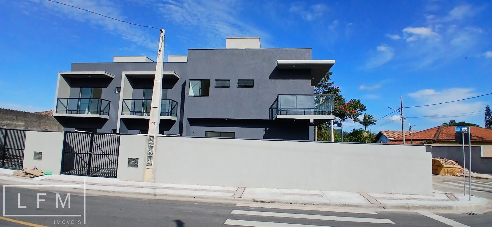 Sobrado geminado pronto para morar em Balneário Piçarras Sc