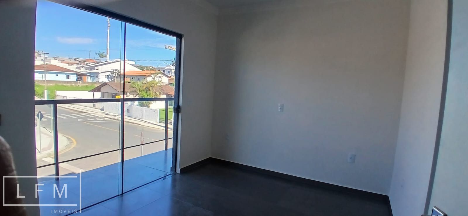 Sobrado geminado pronto para morar em Balneário Piçarras Sc