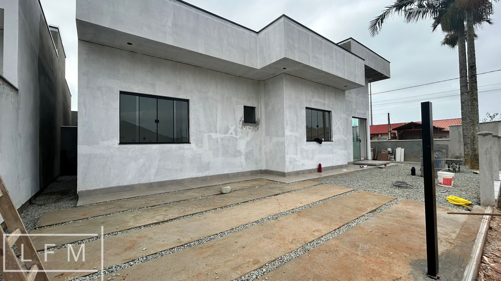 Casa à venda com 2 quartos, 67m² - Foto 1