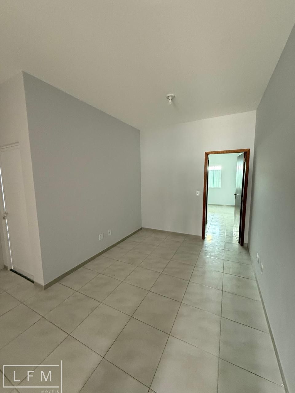 Casa à venda com 2 quartos, 70m² - Foto 4