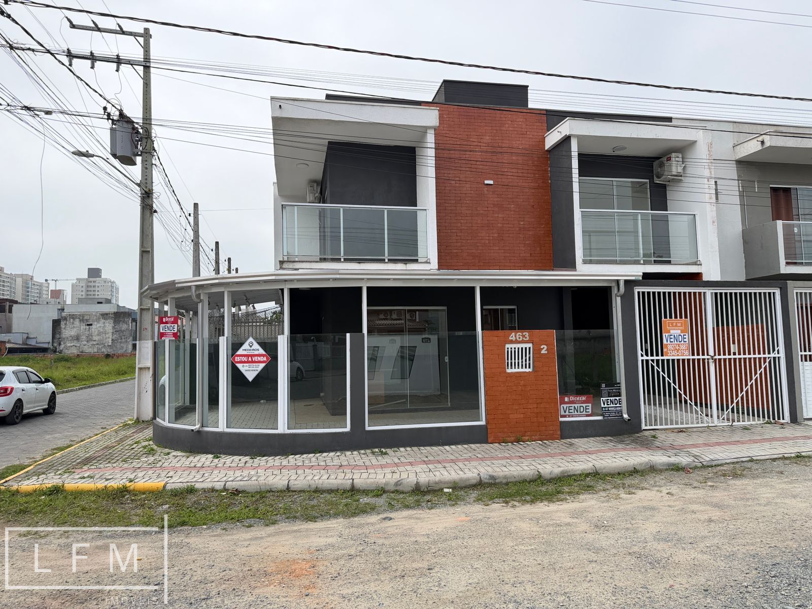 Casa geminada de esquina em Balneário Piçarras Sc