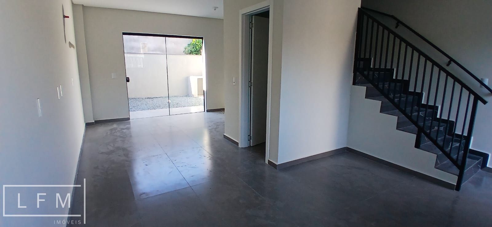 Sobrado geminado pronto para morar em Balneário Piçarras Sc