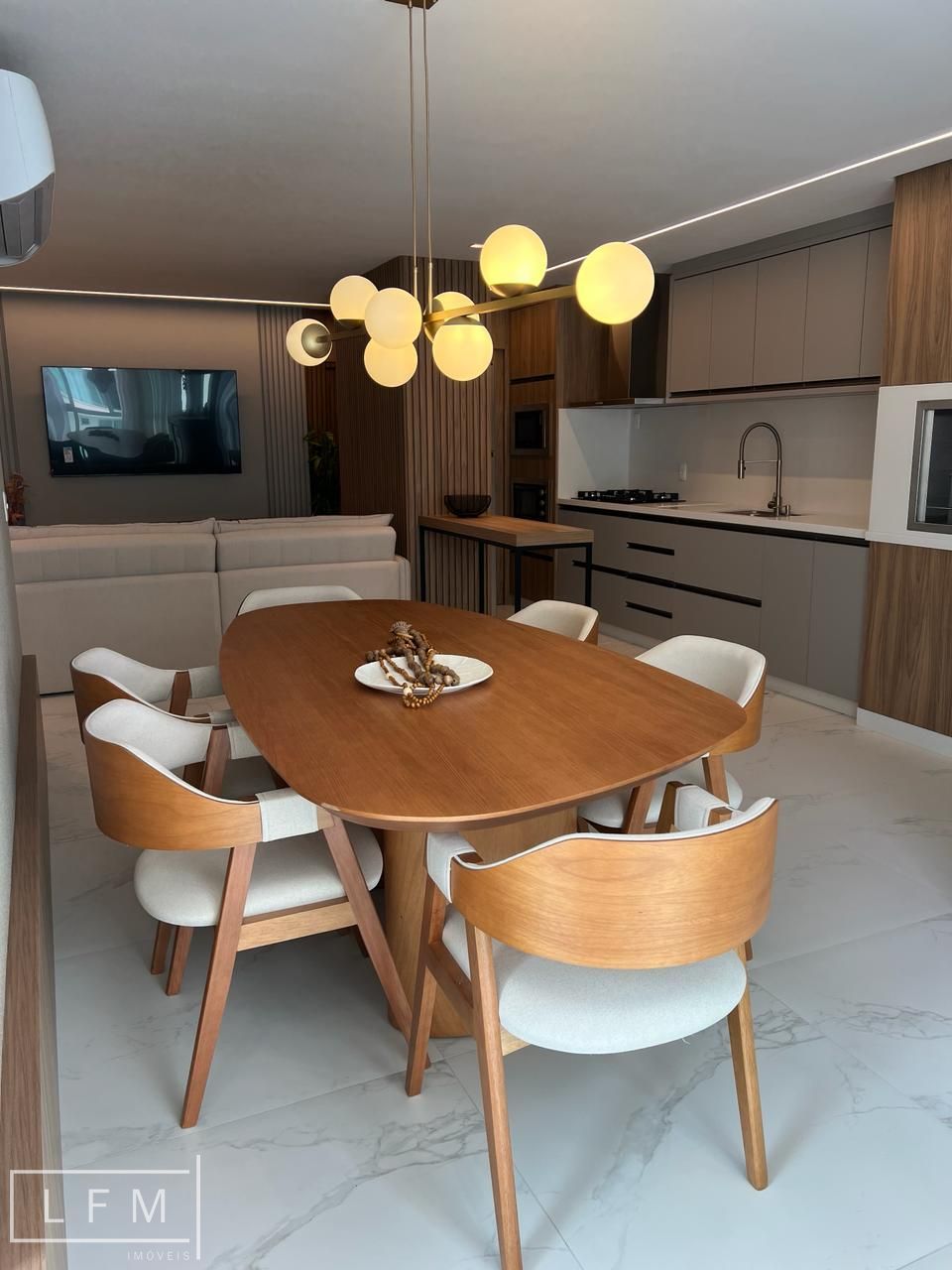 Apartamento novo mobiliado frente mar a venda