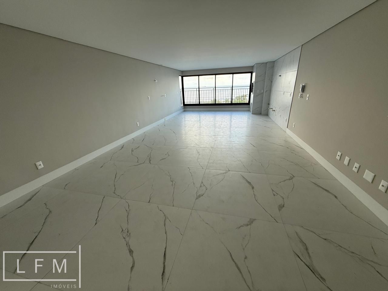 Apartamento pronto para morar frente mar em Balneário Piçarras Sc